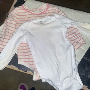 2 infant onesies
